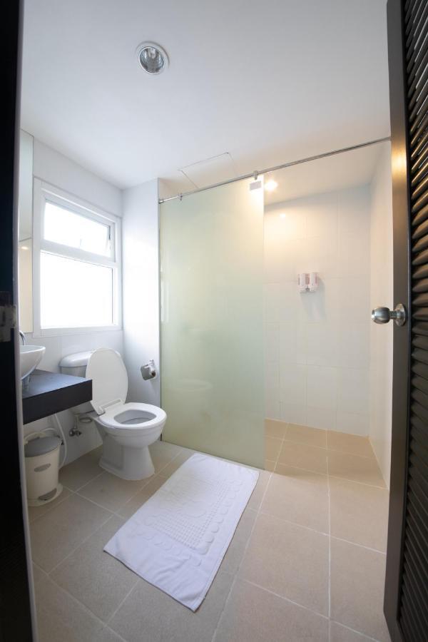 Oyo 373 Mc Ginger House Hotel Patong Exterior photo
